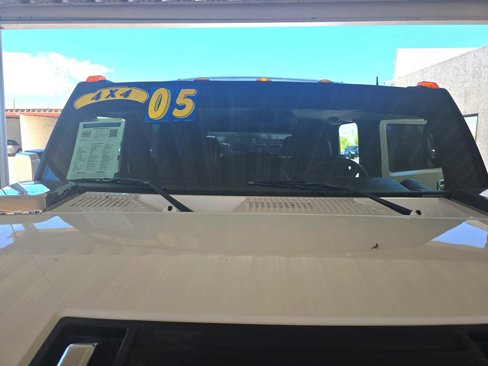 Used 2005 HUMMER H2 w/ Preferred Equipment Group image 30