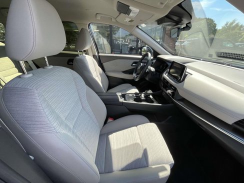 Used 2023 Nissan Rogue SV image 15