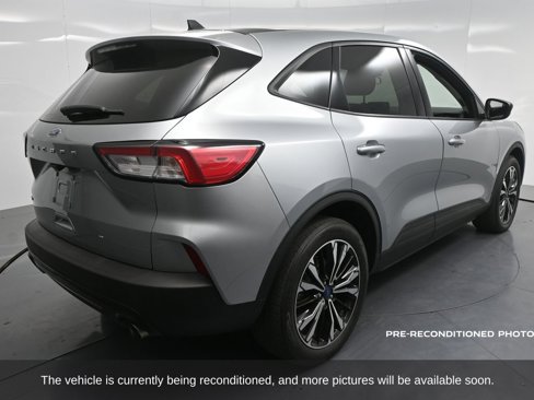 Used 2022 Ford Escape SE w/ SE Sport Appearance Package image 2
