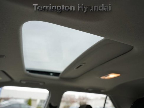 Certified 2024 Hyundai Venue SEL image 12