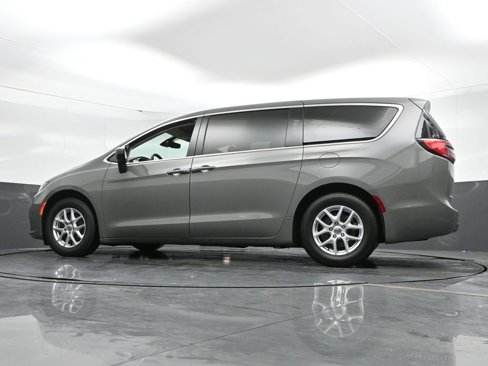 Used 2023 Chrysler Pacifica Touring-L image 52