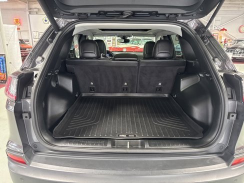 Used 2019 Jeep Cherokee Limited image 34
