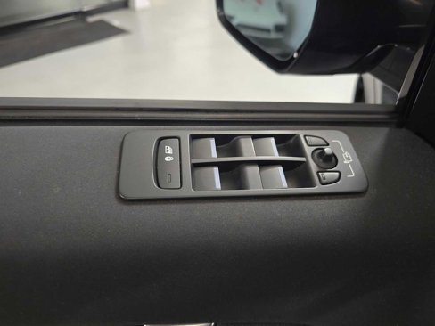 Used 2020 Land Rover Discovery Sport S image 22
