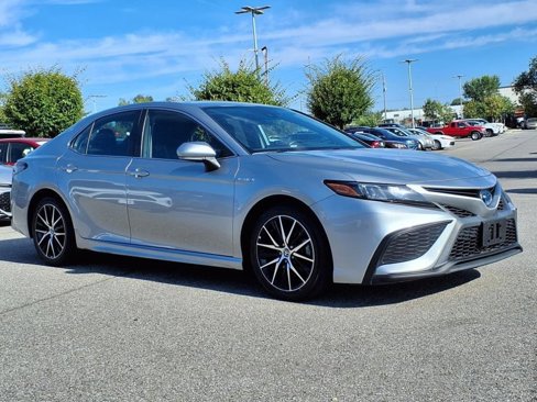 Certified 2021 Toyota Camry SE image 2