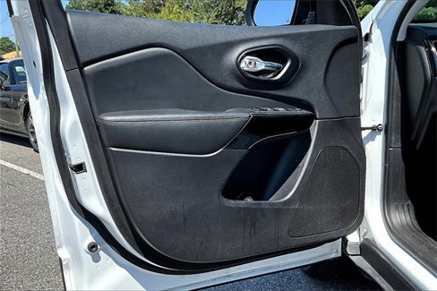 Used 2023 Jeep Cherokee Altitude Lux image 20