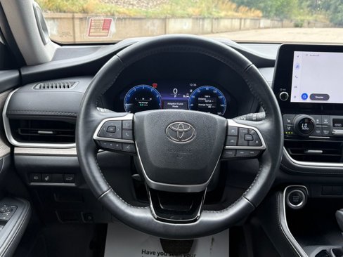 Used 2024 Toyota Grand Highlander Limited image 18