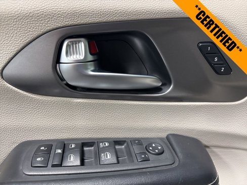 Certified 2021 Chrysler Pacifica Touring-L image 12