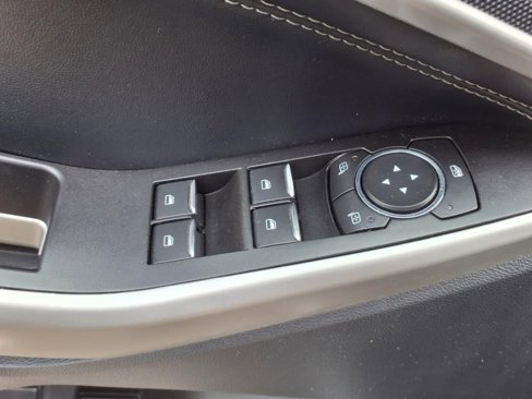 Used 2022 Ford Explorer XLT image 25