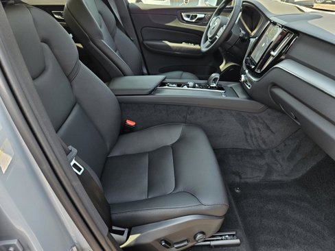 New 2025 Volvo XC60 B5 Core w/ Protection Package Premier image 34