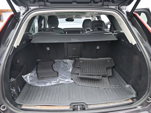 Certified 2023 Volvo XC60 B5 Ultimate w/ Protection Package Premier image 32