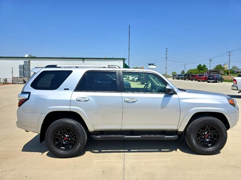 Used 2022 Toyota 4Runner SR5 image 8