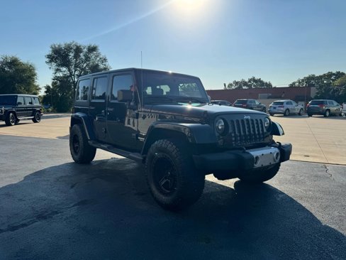 Used 2012 Jeep Wrangler Unlimited Sahara w/ Connectivity Group image 9