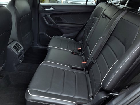 Certified 2022 Volkswagen Tiguan SEL R-Line image 12