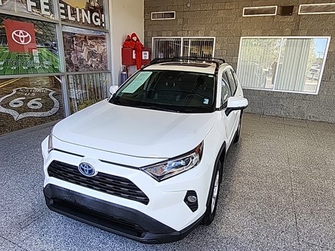 Used 2020 Toyota RAV4 XLE w/ Convenience Package image 11