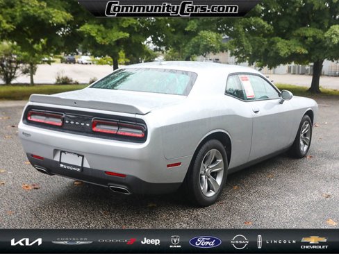 Used 2019 Dodge Challenger SXT image 7
