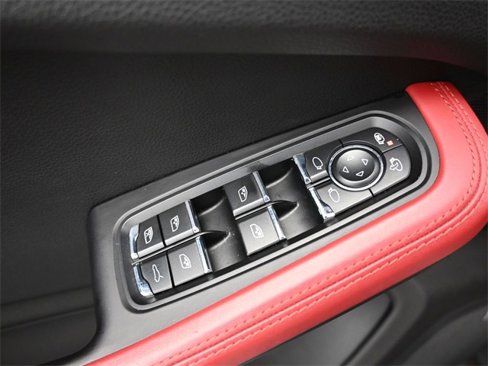Certified 2021 Porsche Macan S image 9