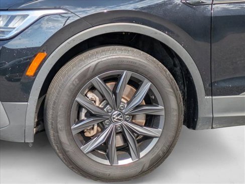 Used 2023 Volkswagen Tiguan SE image 9