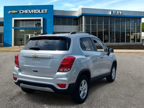 Used 2022 Chevrolet Trax LT w/ LT Convenience Package image 5