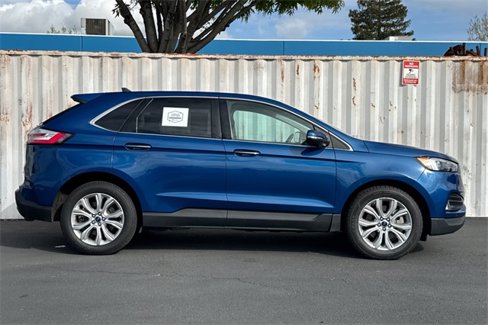 Used 2022 Ford Edge Titanium image 3