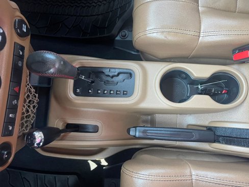 Used 2011 Jeep Wrangler Unlimited Rubicon w/ Connectivity Group image 34