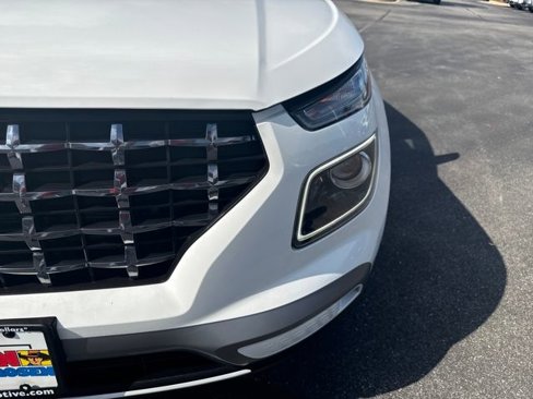 Used 2024 Hyundai Venue Limited image 38