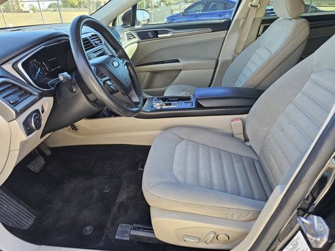 Used 2017 Ford Fusion SE image 22