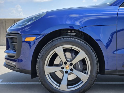 Certified 2024 Porsche Macan image 17