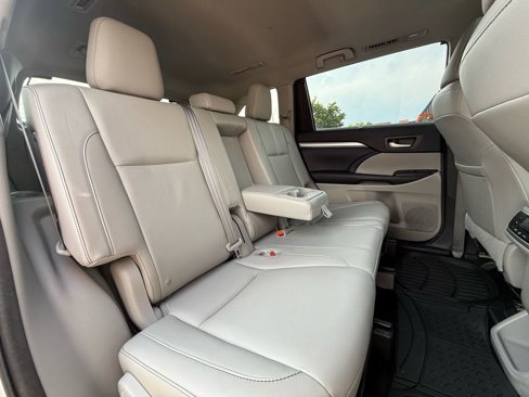 Used 2015 Toyota Highlander XLE image 36
