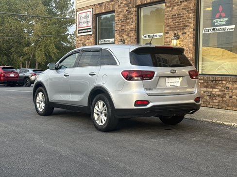 Used 2019 Kia Sorento AWD V6 image 3
