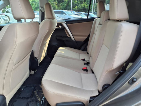 Used 2015 Toyota RAV4 XLE image 18