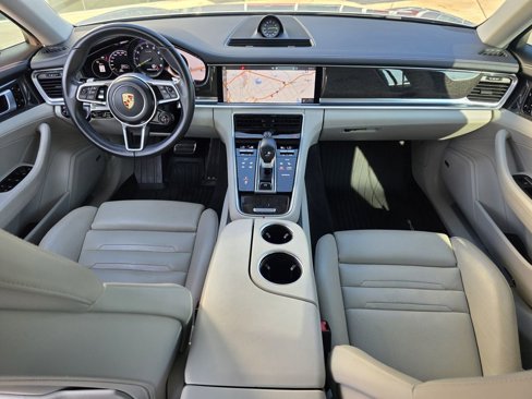 Certified 2018 Porsche Panamera 4 w/ Premium Package Plus image 18