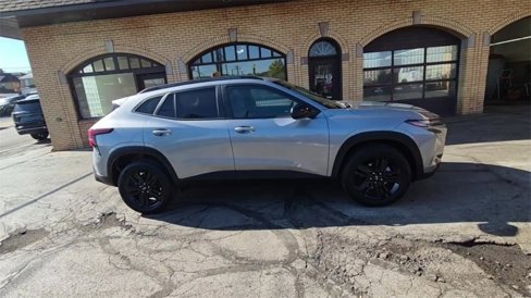 Used 2024 Chevrolet Trax ACTIV w/ Sunroof Package image 2