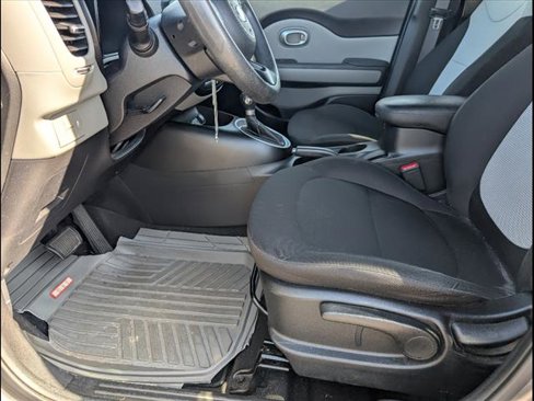 Used 2016 Kia Soul image 11