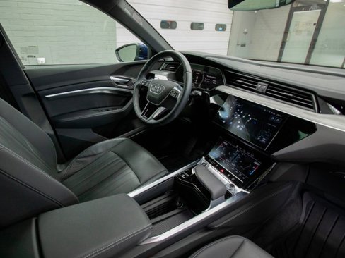 Used 2023 Audi e-tron Premium Plus w/ Premium Plus Package image 17