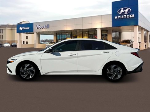 New 2025 Hyundai Elantra SEL image 3