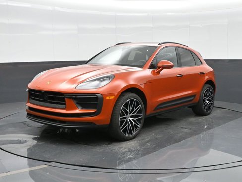 Certified 2025 Porsche Macan image 1