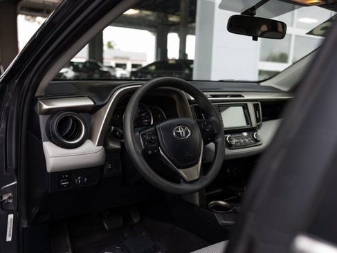 Used 2015 Toyota RAV4 XLE image 14