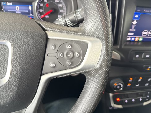 Used 2024 GMC Terrain SLE image 31