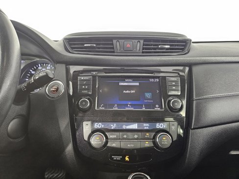 Used 2018 Nissan Rogue SV image 31