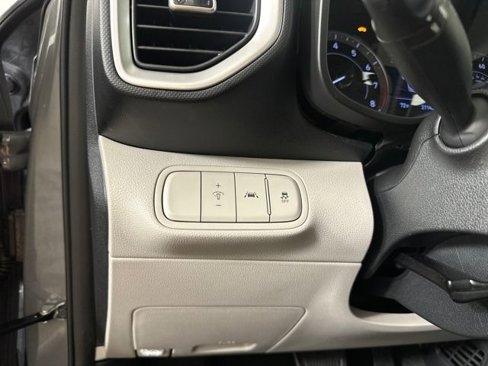 Used 2022 Hyundai Venue SEL w/ Cargo Package image 18