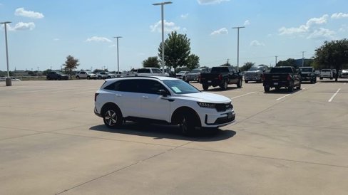 Used 2023 Kia Sorento S image 3