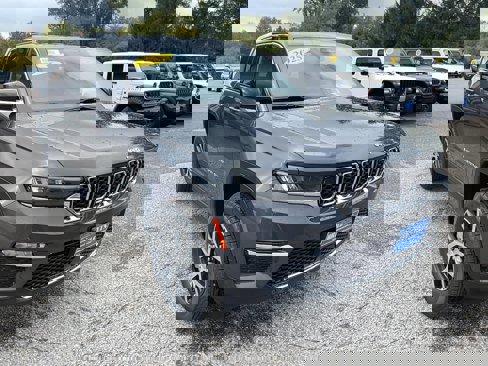 New 2025 Jeep Grand Cherokee Limited w/ Trailer Tow Package image 3