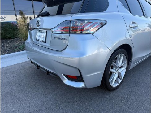 Used 2016 Lexus CT 200h image 40