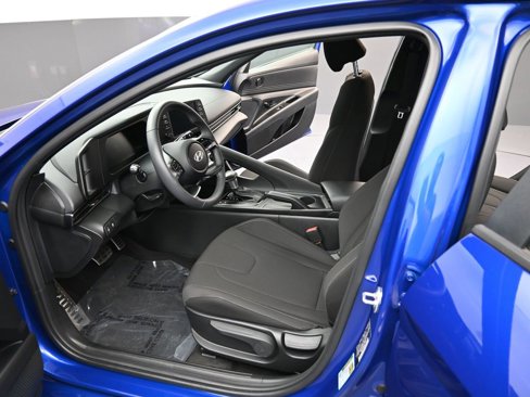 Certified 2025 Hyundai Elantra Sport image 12