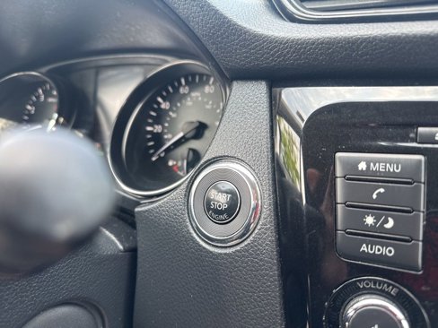 Used 2019 Nissan Rogue SV image 27