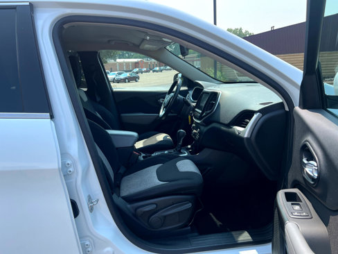 Used 2014 Jeep Cherokee Latitude w/ Cold Weather Group image 42