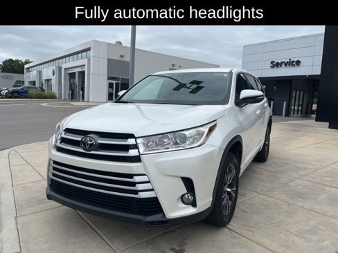 Used 2017 Toyota Highlander LE image 8