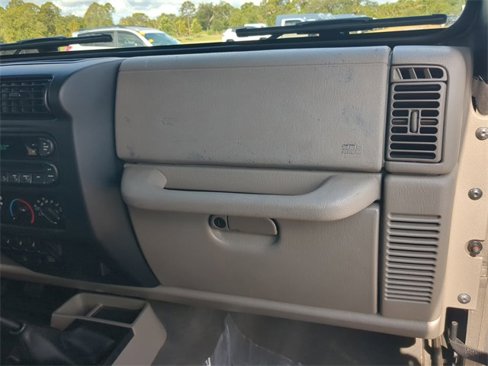 Used 2005 Jeep Wrangler X image 16