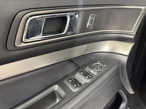 Used 2018 Ford Explorer XLT w/ Equipment Group 202A image 13