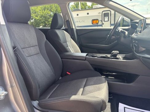 Used 2024 Nissan Rogue SV image 30